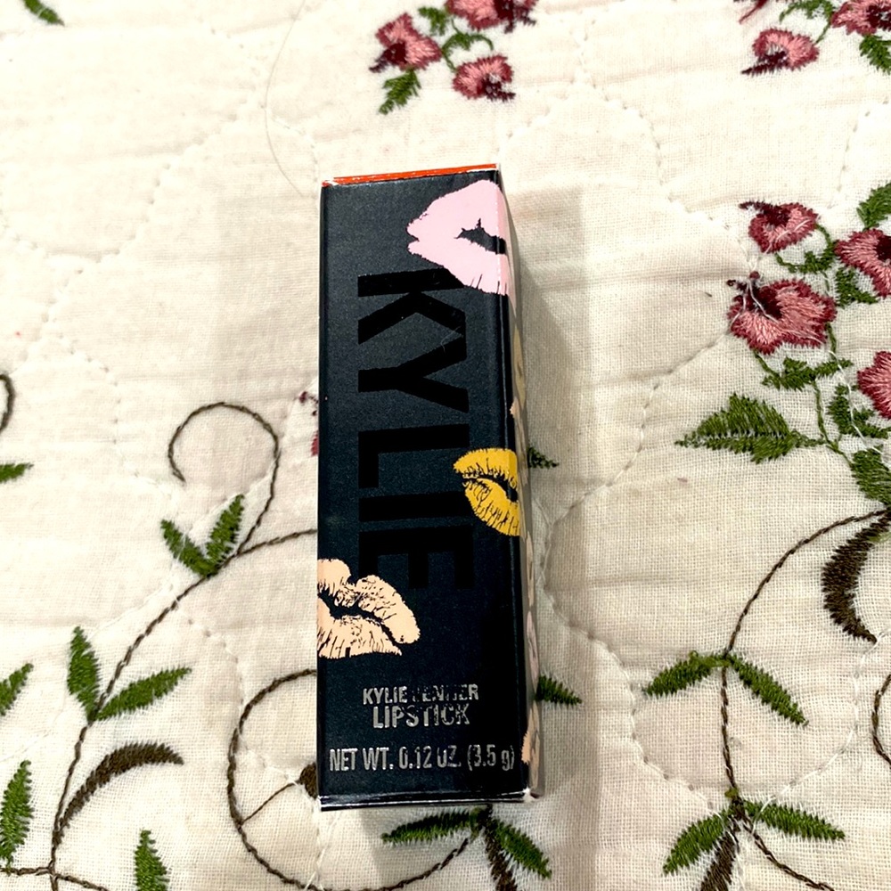 KYLIE JENNER AUGUST MATTE LIPSTICK
